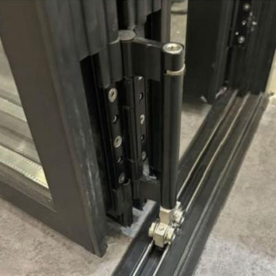 熱断裂付きのフラオロカーボン噴霧 アルミ 滑り折りたたみドア