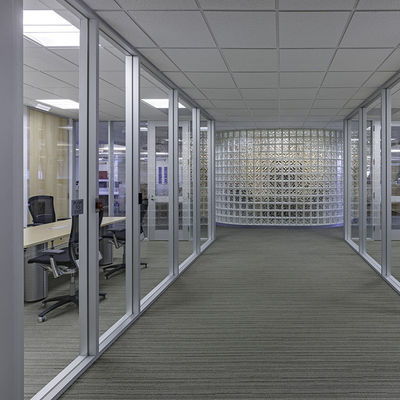 アルミプロファイルフレーム ガラス隔壁 オーダーメイドオフィス隔壁