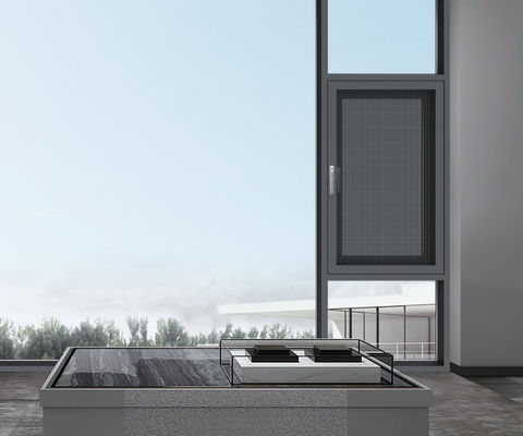 粉末で覆い,内側を開けるアルミの窓,二重ガラス