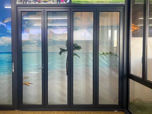 重荷 折りたたむ ガラス ドア 簡単 に 設置 さ れ,スムーズ に 動作 する
