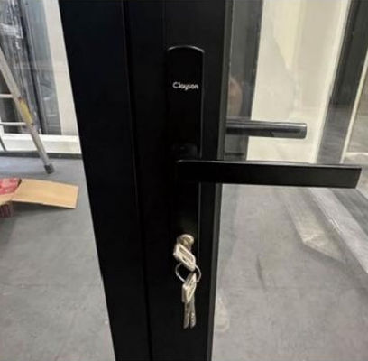 エネルギー効率 アルミニウム折りたたみドア 厚いプロフィール ガラス折りたたみドア