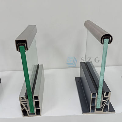 LEDライトガラス バラストラード アルミ 現代のレンディング フレームレス テンパールガラス バルコニー レンディング