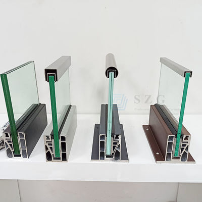 透明な安全 アルミ Uチャネル ガラスレイン 粉末で覆われたアルミガラスバルストラード