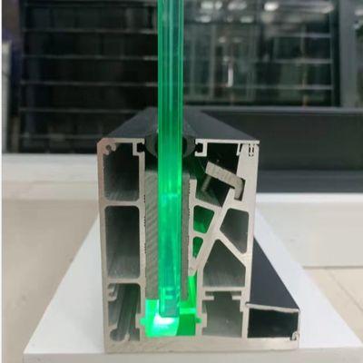 彩色のLEDライト Uチャネルガラスレイル 8-16mmラミネートガラスと5年以上の保証