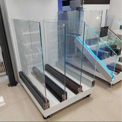 安全と美観を両立した、安定感のある800～1200mm強化ガラスUチャンネルシステム、アルミ手すり付き