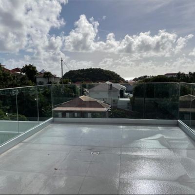 LEDライトと5年以上の保証が付いたオープンビューフレームレスガラスUチャンネル手すり