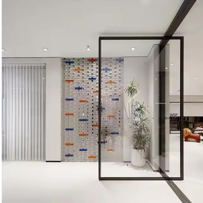 透明ガラスと1.8mmのフレーム厚さのステンレス鋼の内部アルミニウムピボットドア