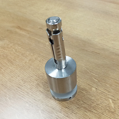 調節可能なステンレス鋼 304 316 バルコニー階段のための標準壁掛け ガラスレイン